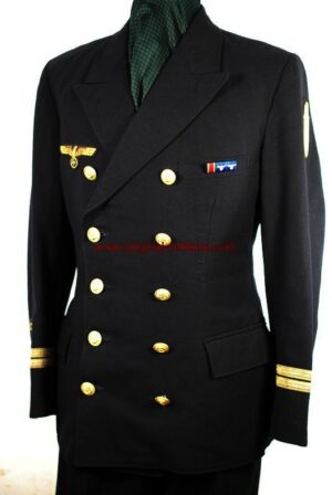 KM/ Uniforme de Oberleutnant con Placa del "Narvik" en Oro
